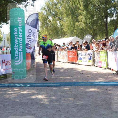 07.09.2025 - 19. Norderstedt Triathlon Zöllner http://msf.ph/oto/8783817 07.09.2025 13:06:22 Ziel 1237, 1260, 1296 meine-sportfotos.de