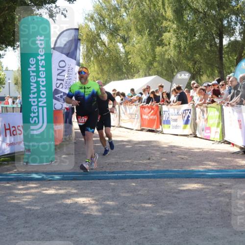 07.09.2025 - 19. Norderstedt Triathlon Zöllner http://msf.ph/oto/8783820 07.09.2025 13:06:22 Ziel 1237, 1260, 1296 meine-sportfotos.de