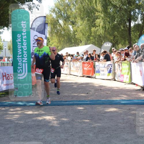 07.09.2025 - 19. Norderstedt Triathlon Zöllner http://msf.ph/oto/8783822 07.09.2025 13:06:23 Ziel 1237, 1260, 1296 meine-sportfotos.de