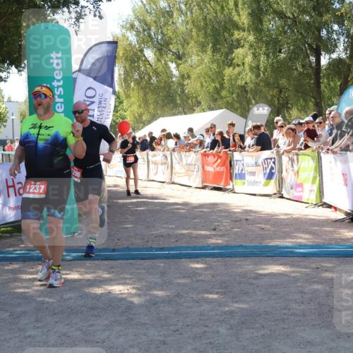 07.09.2025 - 19. Norderstedt Triathlon Zöllner http://msf.ph/oto/8783830 07.09.2025 13:06:23 Ziel 1237, 1260, 1296 meine-sportfotos.de