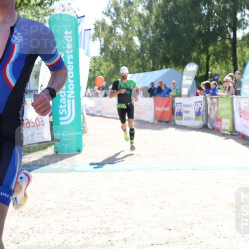 07.09.2025 - 19. Norderstedt Triathlon Zöllner http://msf.ph/oto/8783831 07.09.2025 15:16:14 Ziel 962, 1037, 1038 meine-sportfotos.de