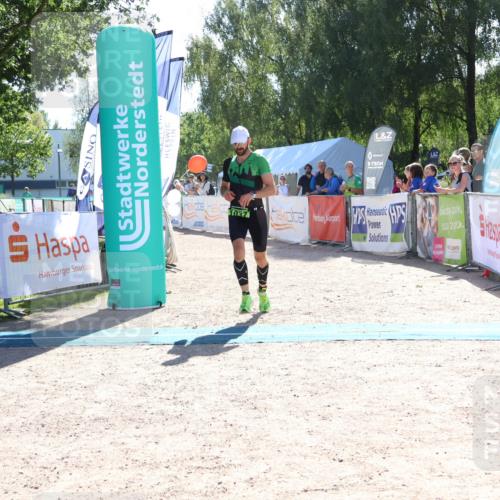 07.09.2025 - 19. Norderstedt Triathlon Zöllner http://msf.ph/oto/8783834 07.09.2025 15:16:14 Ziel 962, 1037, 1038 meine-sportfotos.de