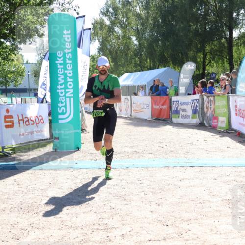 07.09.2025 - 19. Norderstedt Triathlon Zöllner http://msf.ph/oto/8783845 07.09.2025 15:16:15 Ziel 962, 1037, 1038 meine-sportfotos.de