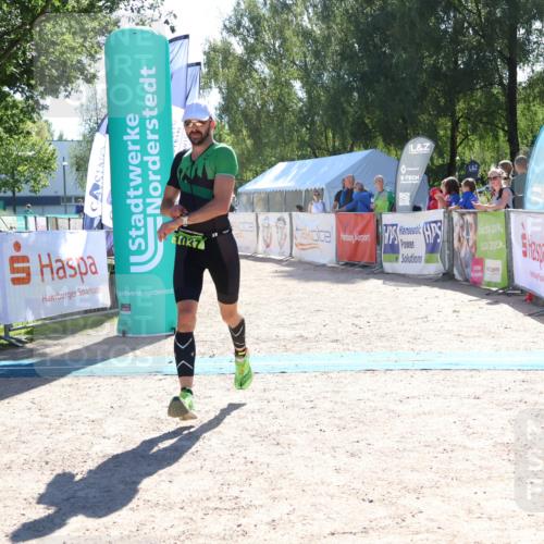 07.09.2025 - 19. Norderstedt Triathlon Zöllner http://msf.ph/oto/8783851 07.09.2025 15:16:15 Ziel 962, 1037, 1038 meine-sportfotos.de