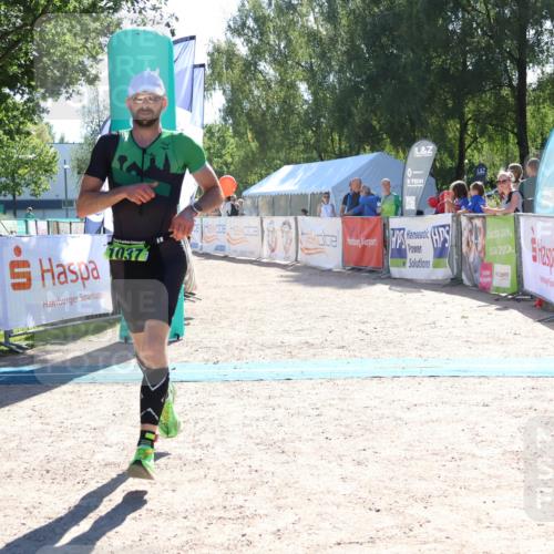 07.09.2025 - 19. Norderstedt Triathlon Zöllner http://msf.ph/oto/8783861 07.09.2025 15:16:15 Ziel 962, 1037, 1038 meine-sportfotos.de