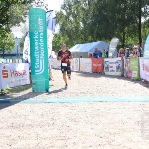 07.09.2025 - 19. Norderstedt Triathlon Zöllner http://msf.ph/oto/8783877 07.09.2025 15:16:18 Ziel 962, 1037, 1038 meine-sportfotos.de