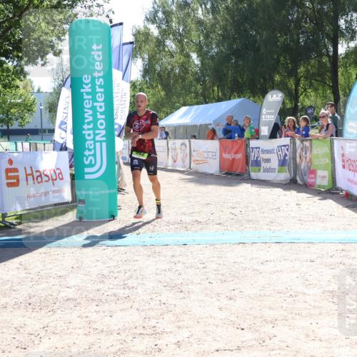07.09.2025 - 19. Norderstedt Triathlon Zöllner http://msf.ph/oto/8783889 07.09.2025 15:16:19 Ziel 962, 1037, 1038 meine-sportfotos.de