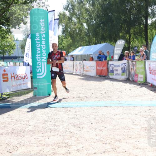 07.09.2025 - 19. Norderstedt Triathlon Zöllner http://msf.ph/oto/8783894 07.09.2025 15:16:19 Ziel 962, 1037, 1038 meine-sportfotos.de