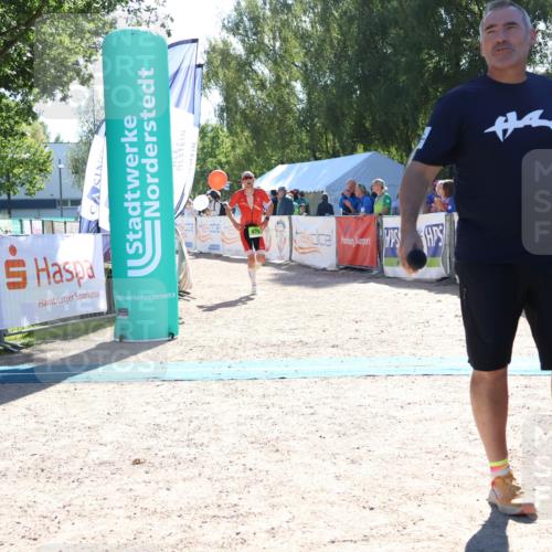 07.09.2025 - 19. Norderstedt Triathlon Zöllner http://msf.ph/oto/8783951 07.09.2025 15:16:52 Ziel 975 meine-sportfotos.de