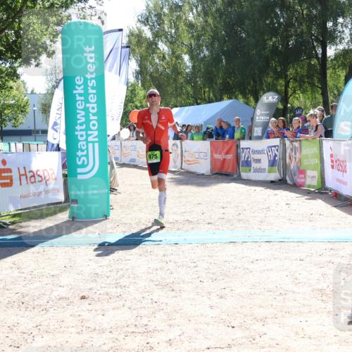 07.09.2025 - 19. Norderstedt Triathlon Zöllner http://msf.ph/oto/8783985 07.09.2025 15:16:54 Ziel 975 meine-sportfotos.de