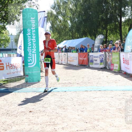 07.09.2025 - 19. Norderstedt Triathlon Zöllner http://msf.ph/oto/8783994 07.09.2025 15:16:54 Ziel 975 meine-sportfotos.de