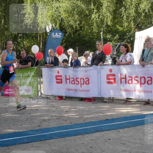 07.09.2025 - 19. Norderstedt Triathlon Zöllner http://msf.ph/oto/8783996 07.09.2025 12:05:47 Ziel 833, 834 meine-sportfotos.de