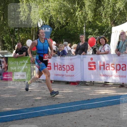 07.09.2025 - 19. Norderstedt Triathlon Zöllner http://msf.ph/oto/8784000 07.09.2025 12:05:47 Ziel 833, 834 meine-sportfotos.de