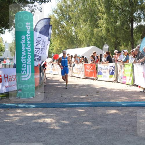 07.09.2025 - 19. Norderstedt Triathlon Zöllner http://msf.ph/oto/8784022 07.09.2025 13:07:46 Ziel 732, 1248 meine-sportfotos.de