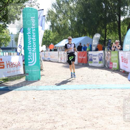 07.09.2025 - 19. Norderstedt Triathlon Zöllner http://msf.ph/oto/8784023 07.09.2025 15:17:58 Ziel 965 meine-sportfotos.de