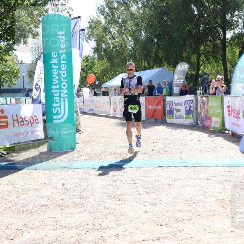 07.09.2025 - 19. Norderstedt Triathlon Zöllner http://msf.ph/oto/8784032 07.09.2025 15:17:58 Ziel 965 meine-sportfotos.de
