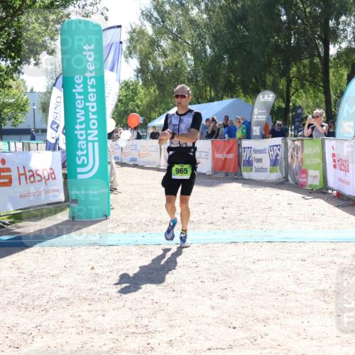 07.09.2025 - 19. Norderstedt Triathlon Zöllner http://msf.ph/oto/8784049 07.09.2025 15:17:59 Ziel 965 meine-sportfotos.de