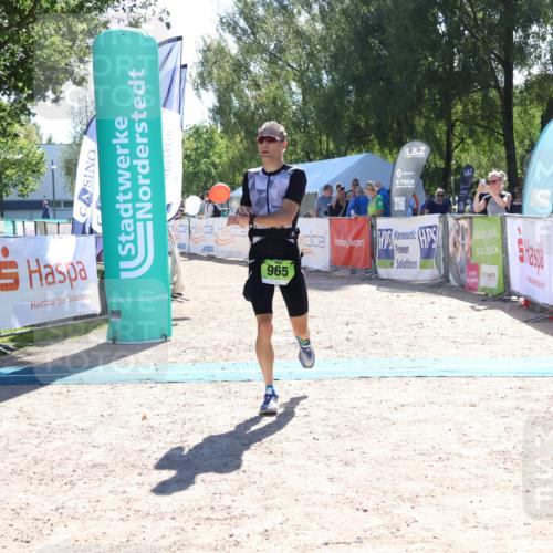 07.09.2025 - 19. Norderstedt Triathlon Zöllner http://msf.ph/oto/8784055 07.09.2025 15:17:59 Ziel 965 meine-sportfotos.de