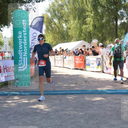 07.09.2025 - 19. Norderstedt Triathlon Zöllner http://msf.ph/oto/8784110 07.09.2025 13:07:59 Ziel 709, 788 meine-sportfotos.de