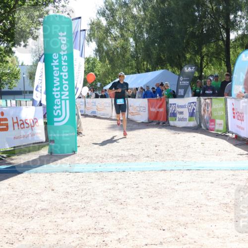 07.09.2025 - 19. Norderstedt Triathlon Zöllner http://msf.ph/oto/8784115 07.09.2025 15:18:30 Ziel 876, 1007 meine-sportfotos.de