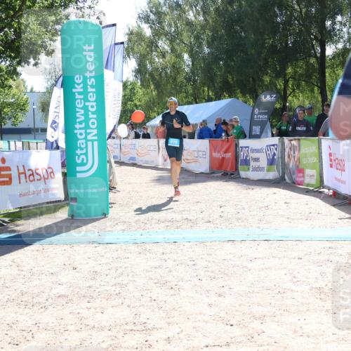 07.09.2025 - 19. Norderstedt Triathlon Zöllner http://msf.ph/oto/8784122 07.09.2025 15:18:30 Ziel 876, 1007 meine-sportfotos.de