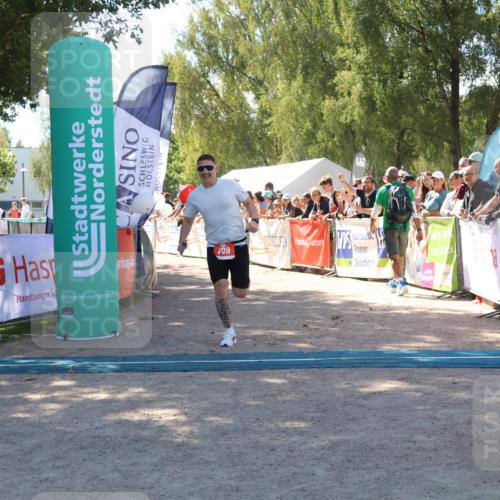 07.09.2025 - 19. Norderstedt Triathlon Zöllner http://msf.ph/oto/8784131 07.09.2025 13:08:01 Ziel 709, 788 meine-sportfotos.de