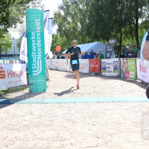 07.09.2025 - 19. Norderstedt Triathlon Zöllner http://msf.ph/oto/8784132 07.09.2025 15:18:31 Ziel 876, 1007 meine-sportfotos.de