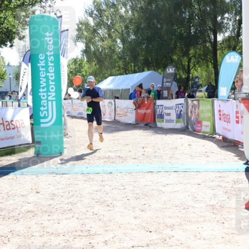 07.09.2025 - 19. Norderstedt Triathlon Zöllner http://msf.ph/oto/8784142 07.09.2025 15:19:02 Ziel 1011 meine-sportfotos.de