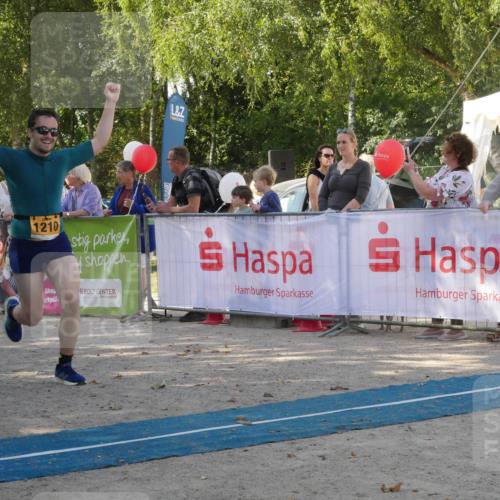07.09.2025 - 19. Norderstedt Triathlon Zöllner http://msf.ph/oto/8784152 07.09.2025 12:08:46 Ziel 1210, 1236 meine-sportfotos.de