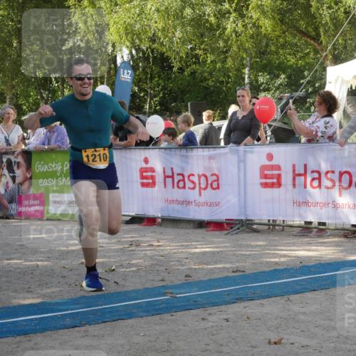 07.09.2025 - 19. Norderstedt Triathlon Zöllner http://msf.ph/oto/8784156 07.09.2025 12:08:46 Ziel 1210, 1236 meine-sportfotos.de