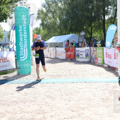 07.09.2025 - 19. Norderstedt Triathlon Zöllner http://msf.ph/oto/8784158 07.09.2025 15:19:03 Ziel 1011 meine-sportfotos.de