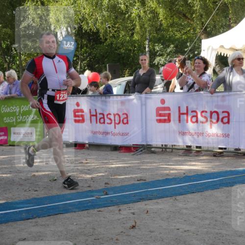 07.09.2025 - 19. Norderstedt Triathlon Zöllner http://msf.ph/oto/8784172 07.09.2025 12:08:48 Ziel 1210, 1236 meine-sportfotos.de