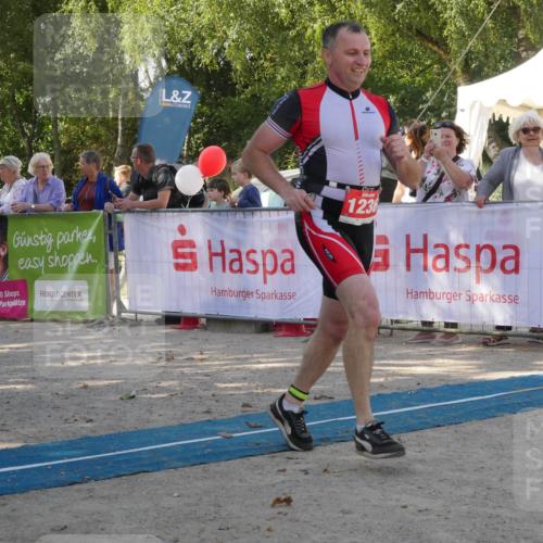 07.09.2025 - 19. Norderstedt Triathlon Zöllner http://msf.ph/oto/8784179 07.09.2025 12:08:48 Ziel 1210, 1236 meine-sportfotos.de