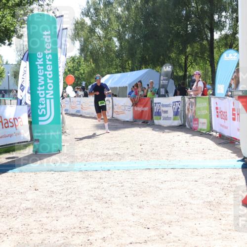 07.09.2025 - 19. Norderstedt Triathlon Zöllner http://msf.ph/oto/8784189 07.09.2025 15:19:18 Ziel 980 meine-sportfotos.de