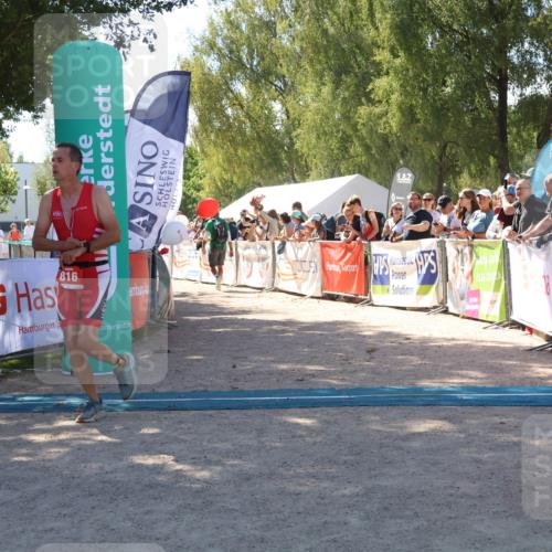 07.09.2025 - 19. Norderstedt Triathlon Zöllner http://msf.ph/oto/8784197 07.09.2025 13:08:09 Ziel 816, 828 meine-sportfotos.de