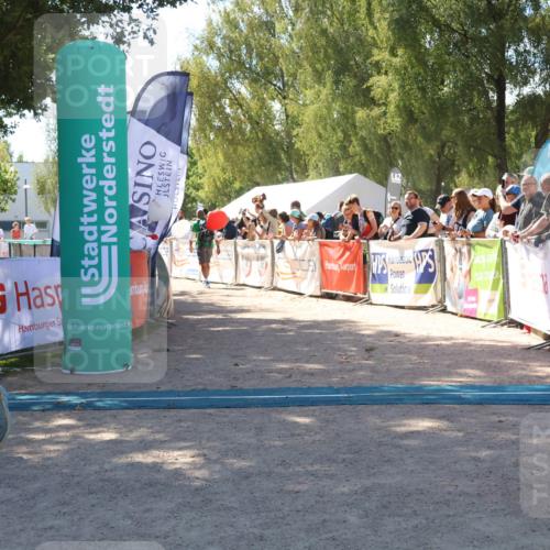 07.09.2025 - 19. Norderstedt Triathlon Zöllner http://msf.ph/oto/8784206 07.09.2025 13:08:09 Ziel 816, 828 meine-sportfotos.de
