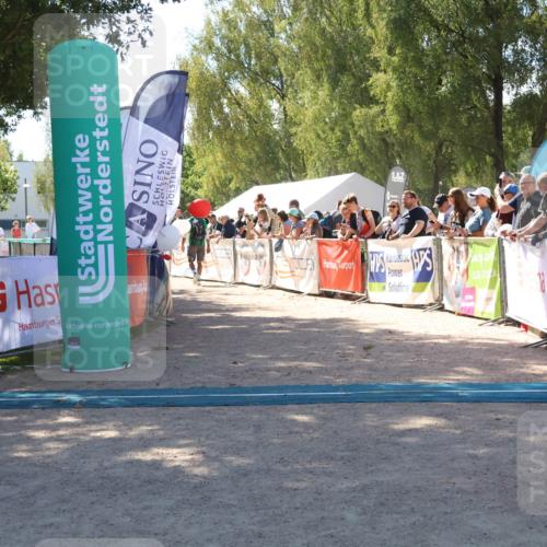 07.09.2025 - 19. Norderstedt Triathlon Zöllner http://msf.ph/oto/8784210 07.09.2025 13:08:10 Ziel 816, 828 meine-sportfotos.de