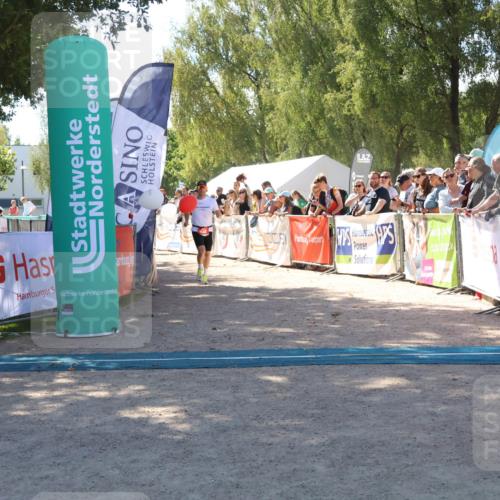 07.09.2025 - 19. Norderstedt Triathlon Zöllner http://msf.ph/oto/8784213 07.09.2025 13:08:12 Ziel 816, 828 meine-sportfotos.de