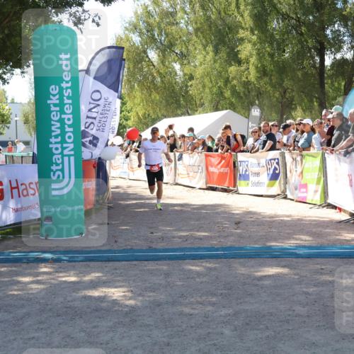 07.09.2025 - 19. Norderstedt Triathlon Zöllner http://msf.ph/oto/8784219 07.09.2025 13:08:13 Ziel 816, 828 meine-sportfotos.de