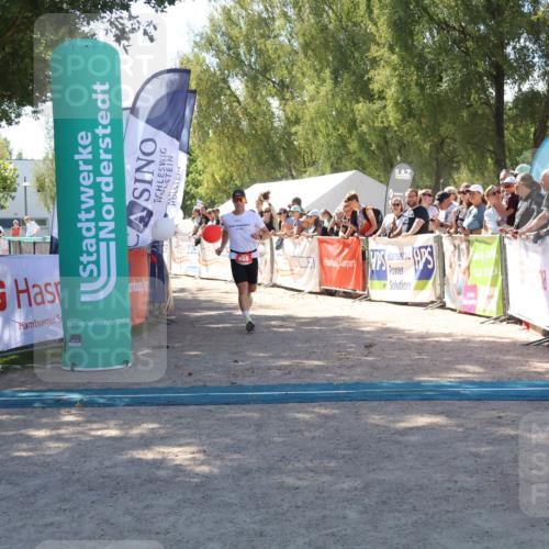 07.09.2025 - 19. Norderstedt Triathlon Zöllner http://msf.ph/oto/8784222 07.09.2025 13:08:13 Ziel 816, 828 meine-sportfotos.de