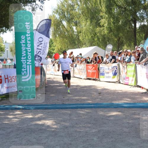 07.09.2025 - 19. Norderstedt Triathlon Zöllner http://msf.ph/oto/8784229 07.09.2025 13:08:13 Ziel 816, 828 meine-sportfotos.de