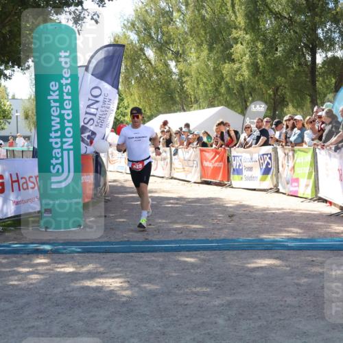 07.09.2025 - 19. Norderstedt Triathlon Zöllner http://msf.ph/oto/8784234 07.09.2025 13:08:14 Ziel 816, 828 meine-sportfotos.de