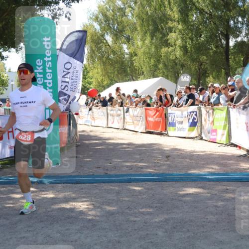 07.09.2025 - 19. Norderstedt Triathlon Zöllner http://msf.ph/oto/8784247 07.09.2025 13:08:15 Ziel 828 meine-sportfotos.de