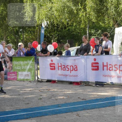 07.09.2025 - 19. Norderstedt Triathlon Zöllner http://msf.ph/oto/8784308 07.09.2025 12:11:15 Ziel 300, 1155 meine-sportfotos.de