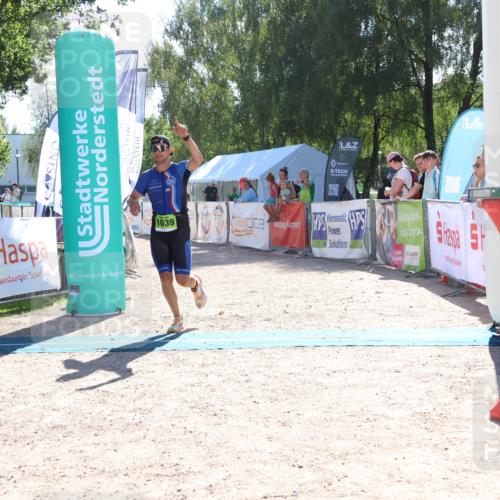 07.09.2025 - 19. Norderstedt Triathlon Zöllner http://msf.ph/oto/8784325 07.09.2025 15:20:17 Ziel 1039 meine-sportfotos.de