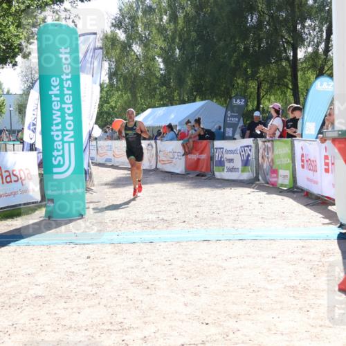 07.09.2025 - 19. Norderstedt Triathlon Zöllner http://msf.ph/oto/8784373 07.09.2025 15:20:32 Ziel 997 meine-sportfotos.de