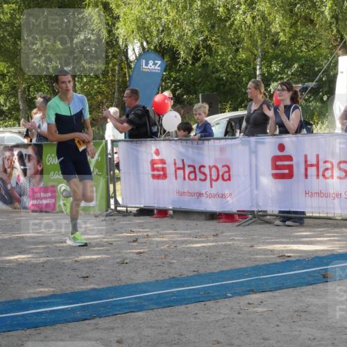 07.09.2025 - 19. Norderstedt Triathlon Zöllner http://msf.ph/oto/8784382 07.09.2025 12:13:52 Ziel 229, 1182, 1190 meine-sportfotos.de