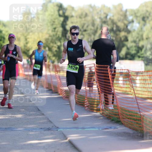 07.09.2025 - 19. Norderstedt Triathlon Michael Strokosch http://msf.ph/oto/8784385 07.09.2025 16:14:09 Laufen 377, 452, 946, 1626, 1629 meine-sportfotos.de