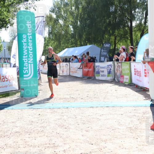 07.09.2025 - 19. Norderstedt Triathlon Zöllner http://msf.ph/oto/8784391 07.09.2025 15:20:33 Ziel 997 meine-sportfotos.de