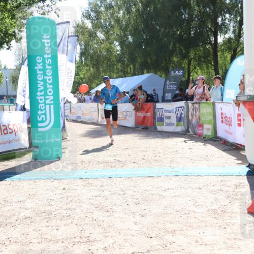 07.09.2025 - 19. Norderstedt Triathlon Zöllner http://msf.ph/oto/8784451 07.09.2025 15:20:57 Ziel 880 meine-sportfotos.de